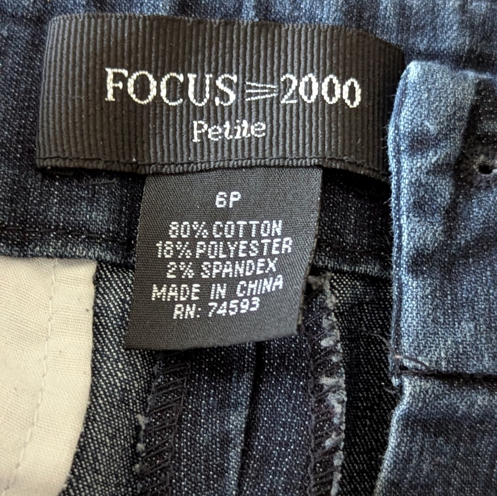 Focus 2000 petite Jeans. Size: 6P - Picture 6 of 9
